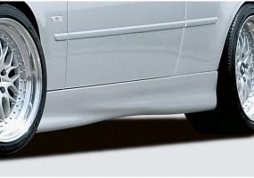 Faldon lateral Rieger...