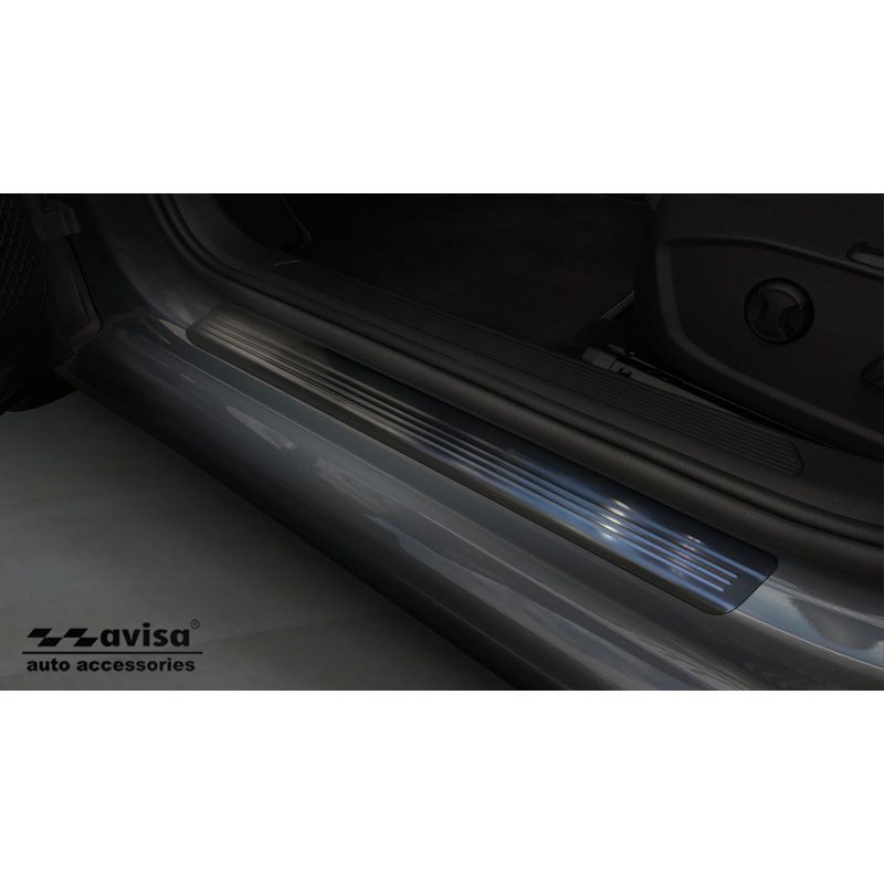 Protector Volkswagen Golf VIII HB/Variant 2020- Brushed Steel 'Lines' - 4-piezas